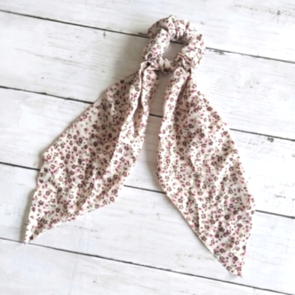 Phyllis Ditsy Floral Hair Scarf - Cream